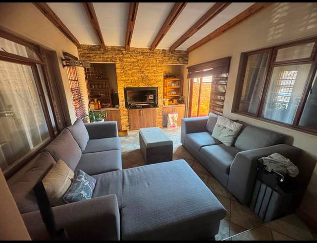 3 BEDROOM TOWNHOUSE FOR SALE IN GHOLFSIG